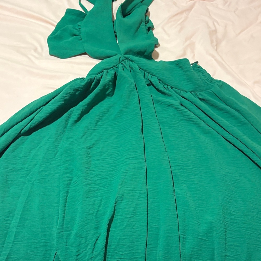 Sleeveless Emerald Maxi Dress with V-Neck